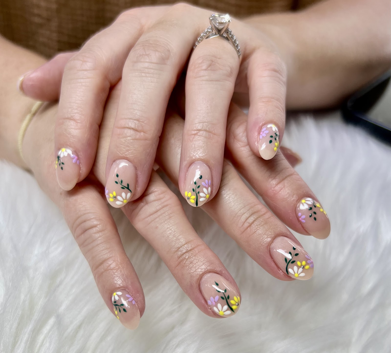 The Elegant Nails and Lash logo